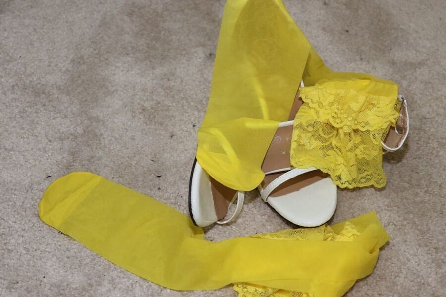 girlie in yellow