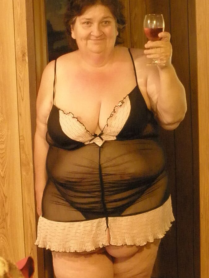 Bbw mix (Drinking women)