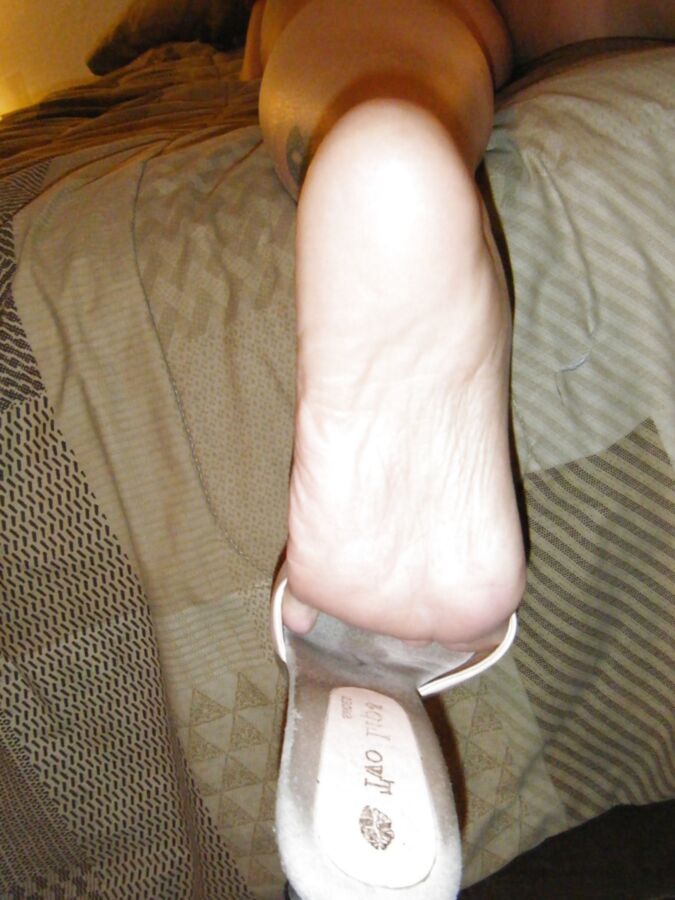 My wife feet.Pieds et cul de ma femme