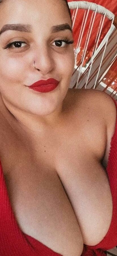 LINDAS TETOONAS LATINBUSTY
