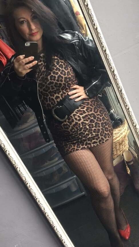 Milf takes slutty selfies - gets fucked regular.