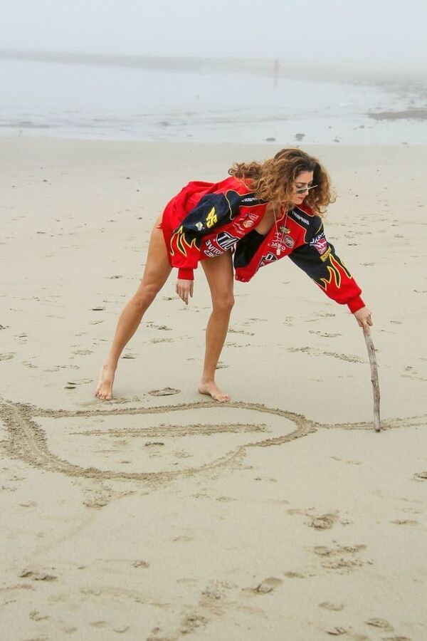 Blanca Blanco beach topless jan