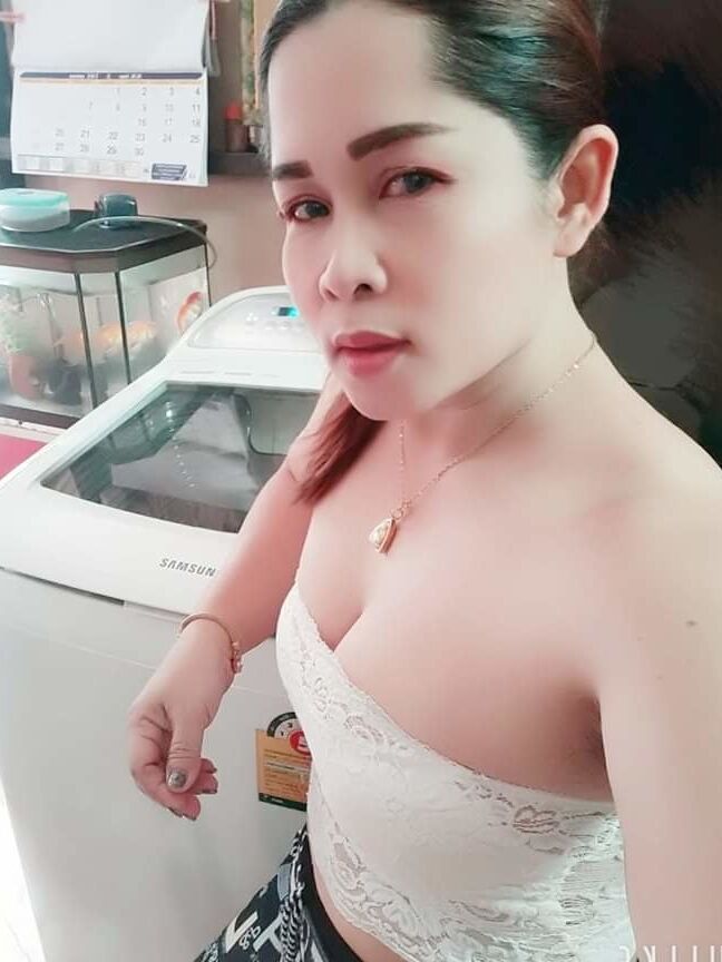 Janda mahu menghisap zakar