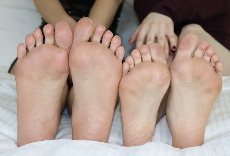 Becky&;s Size Feet VS Haylee&;s Size Feet