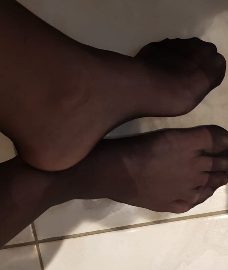 My wife feet.Pieds et cul de ma femme