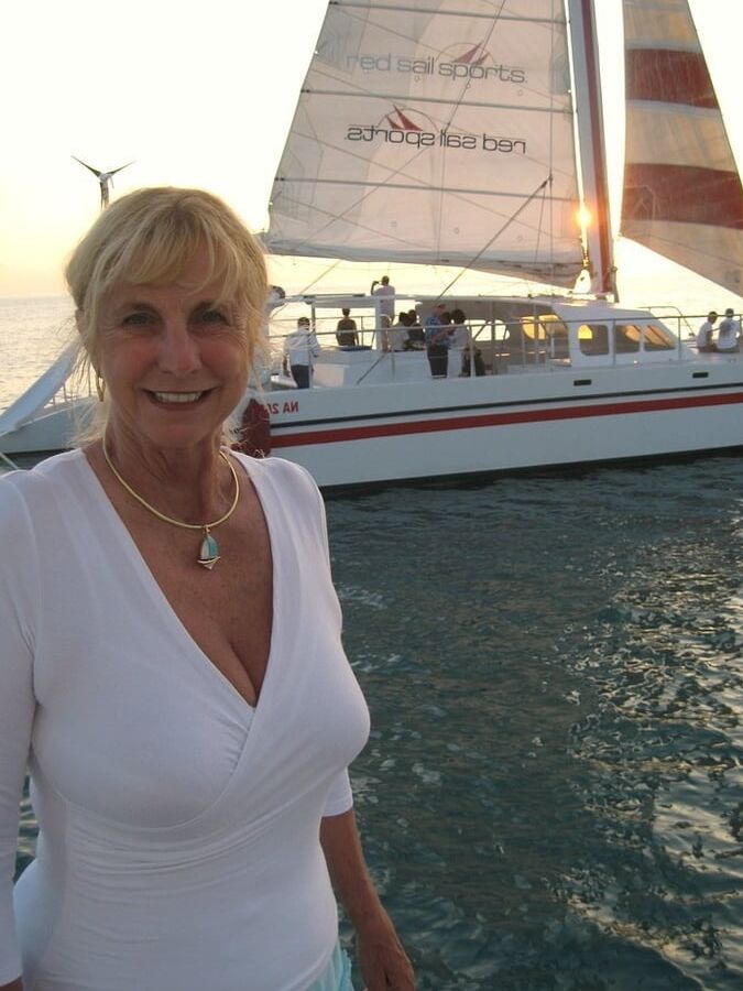 Sexy Oma aus einem Urlaub