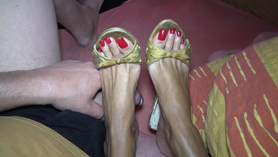 Fickmules und rote Zehnaegel