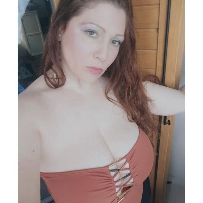 HOT BIG BOOBS MODEL