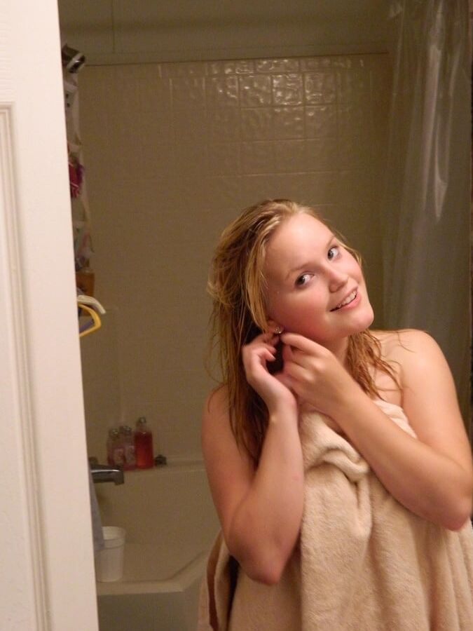 Curvy young amateur Ava