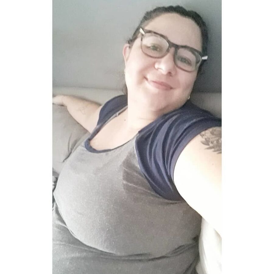 Gostosa (cum on glasses)