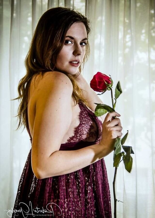 Amber lee conners (amazing looking voice actress)