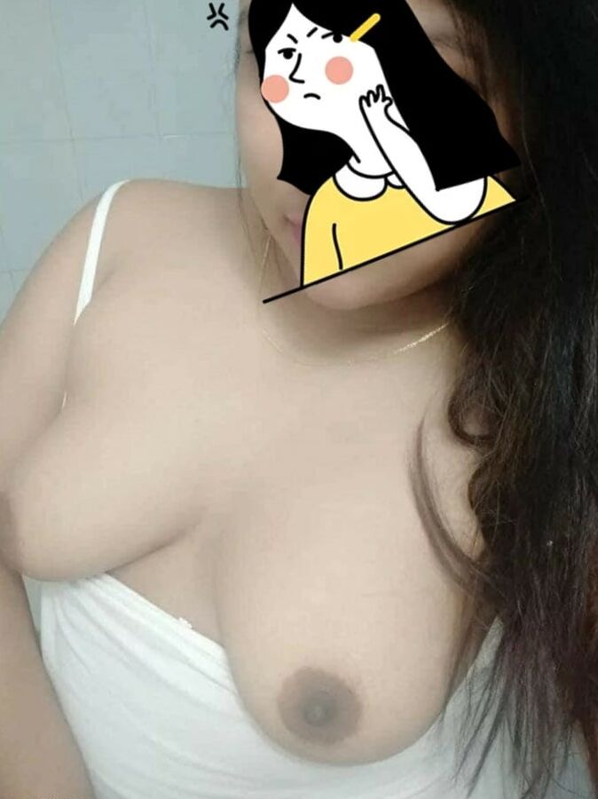 Busty Indian babe