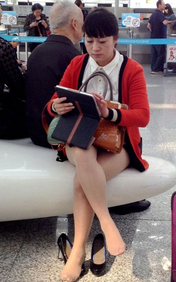 Street Pantyhose - Unaware Asians on the Street