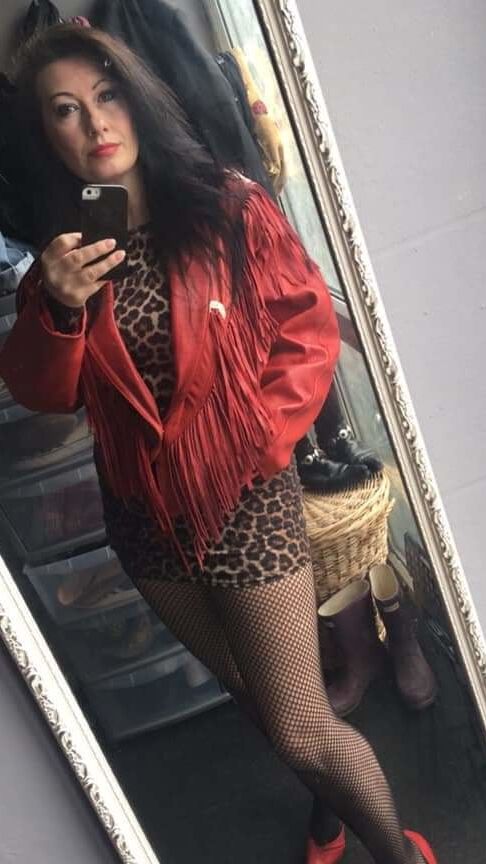 Milf takes slutty selfies - gets fucked regular.