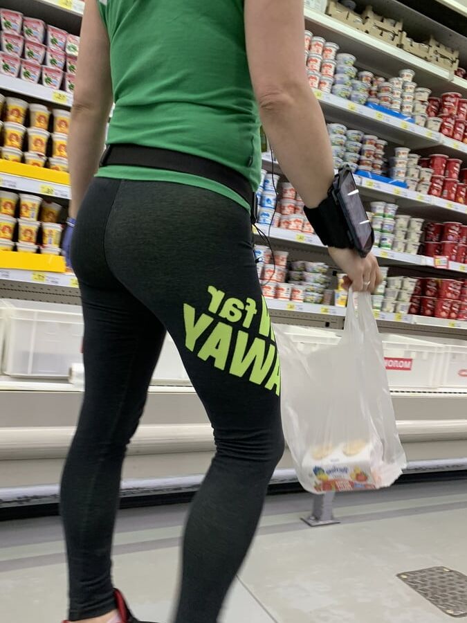 Sugar ass in leggings