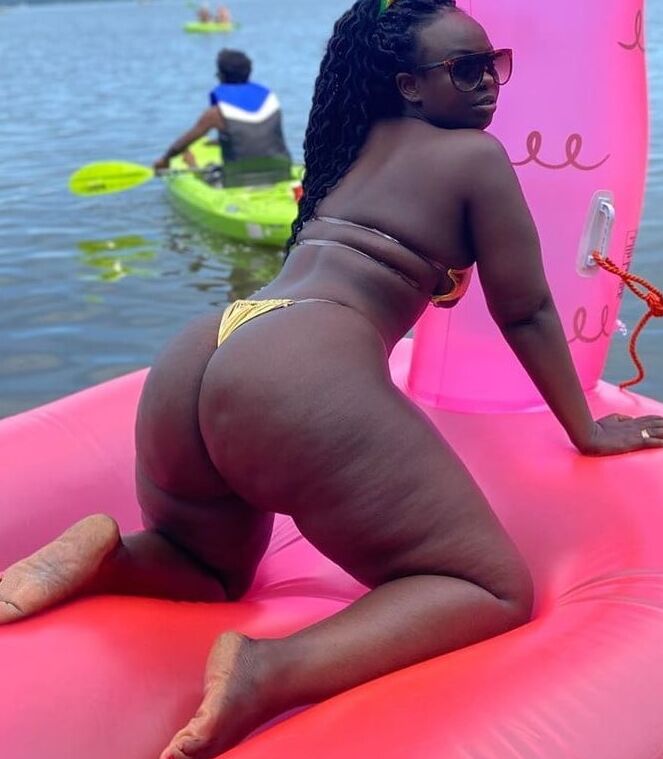 Beautiful brown ass cheeks in thongs