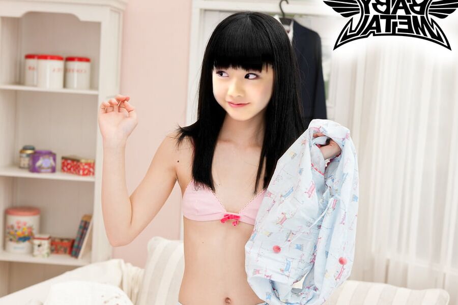 BabyMetal some fake but still sexy!