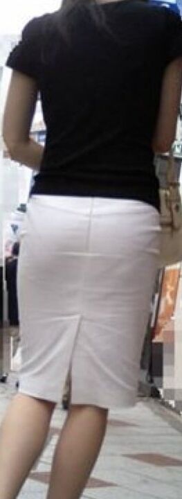 More lovely bums in skirts or dresses