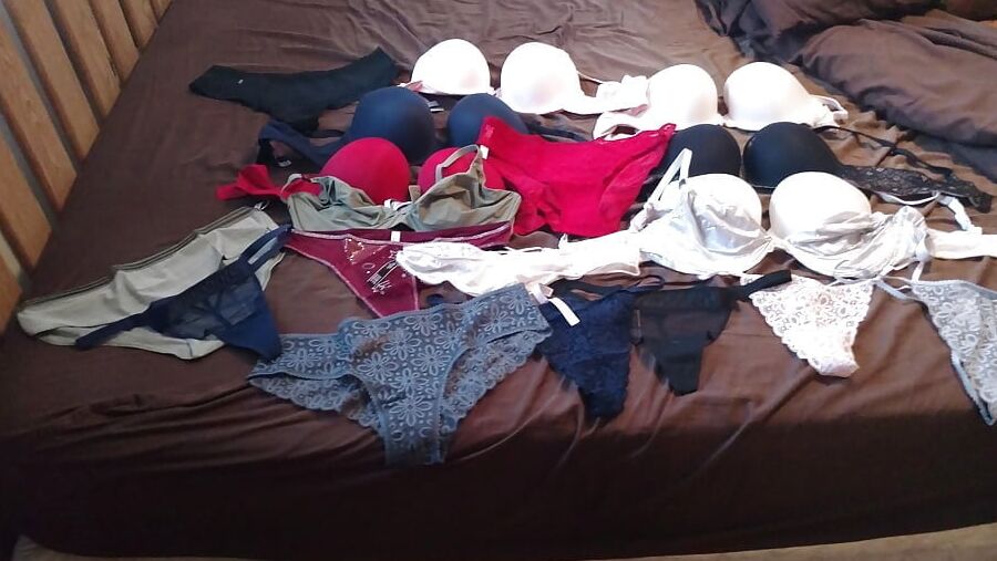 Moms bra and panties cumshots