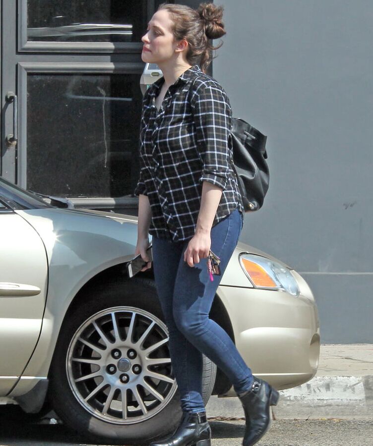 Kat Dennings i dont like big boobs but hers look okay..