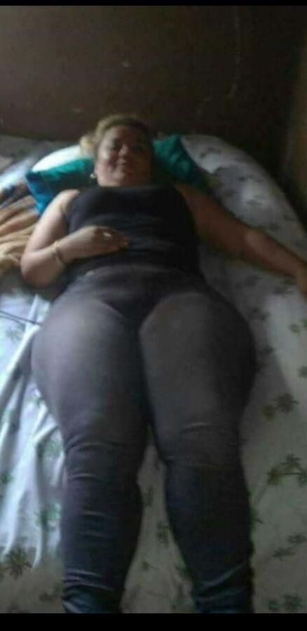 Jaquelin madura nalgona