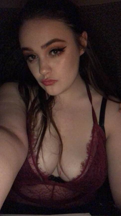 Sexy slut Elizabeth