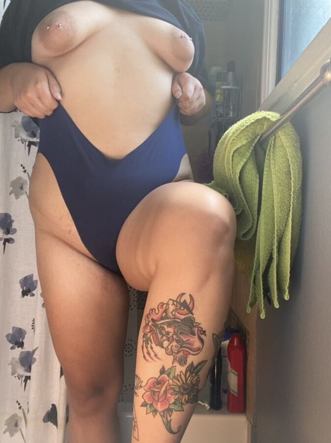 Private pics - ugly Princess with great horny meatier cunt
