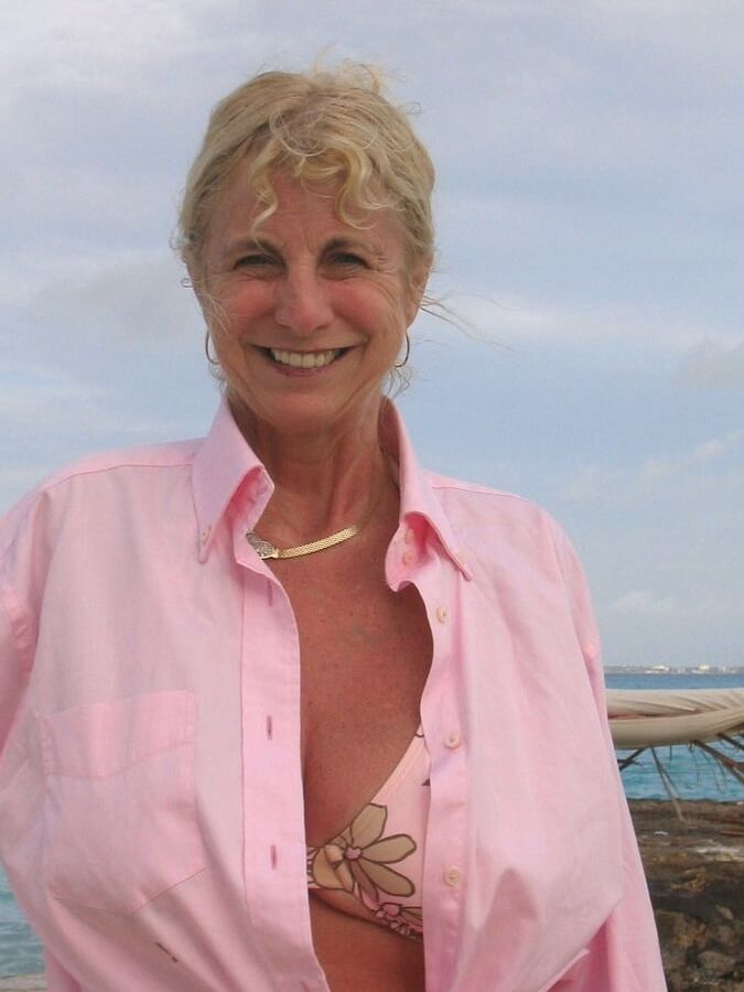 Sexy Oma aus einem Urlaub