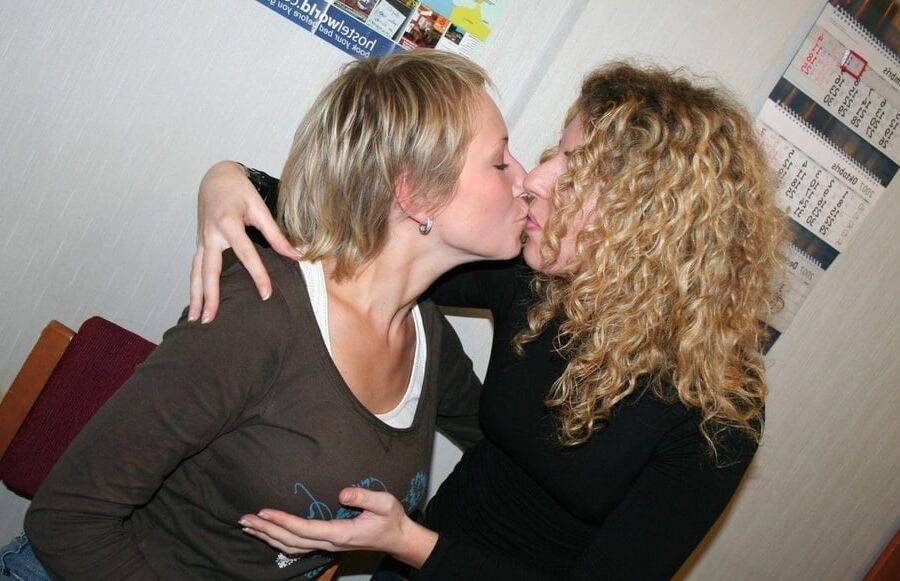 petit blonde exhib