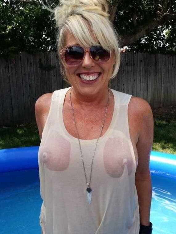 MATURE FAKE TIT