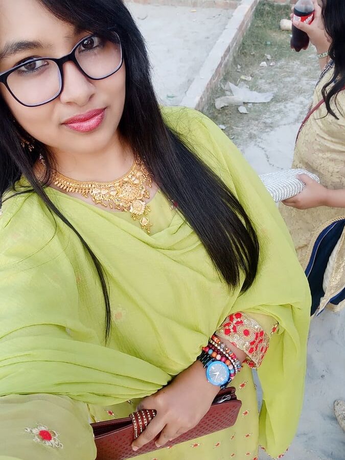 Super Hot Desi cute girl