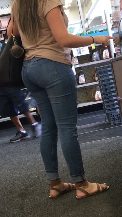Morena latina chichona