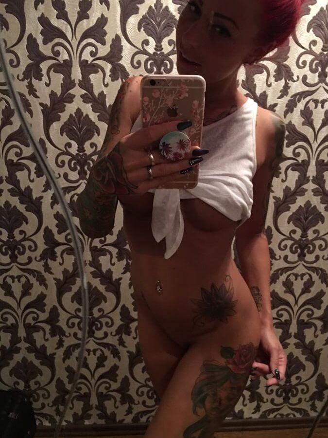 Porn Pics and GIFs