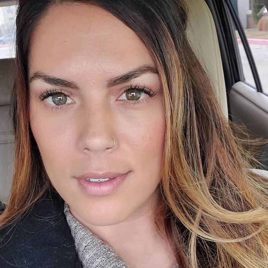 Ko je ova MILF?