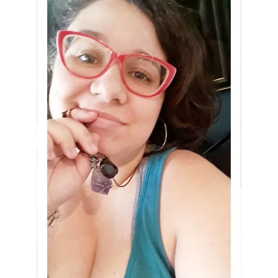 Gostosa (cum on glasses)