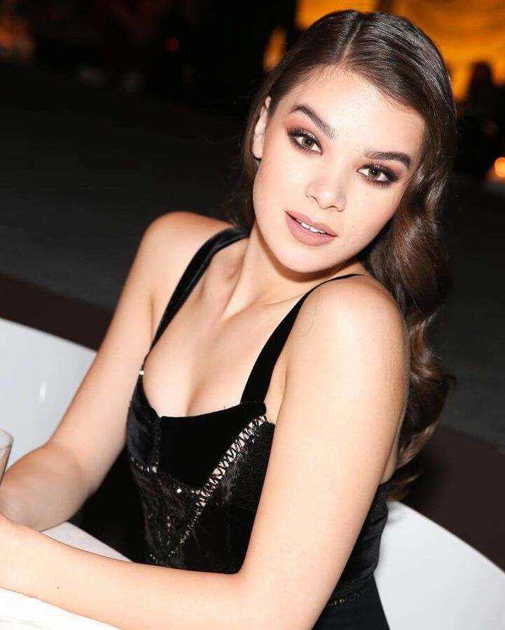 Hailee Steinfed