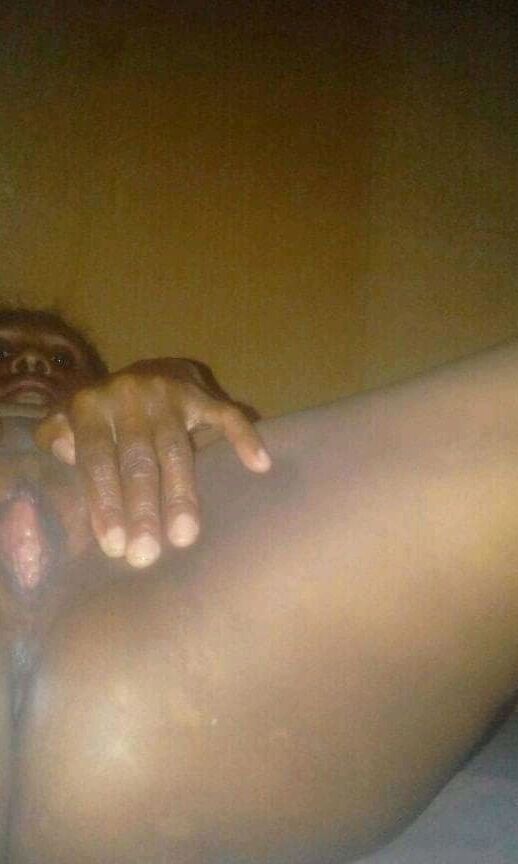 Big Bel milf spreads her legs