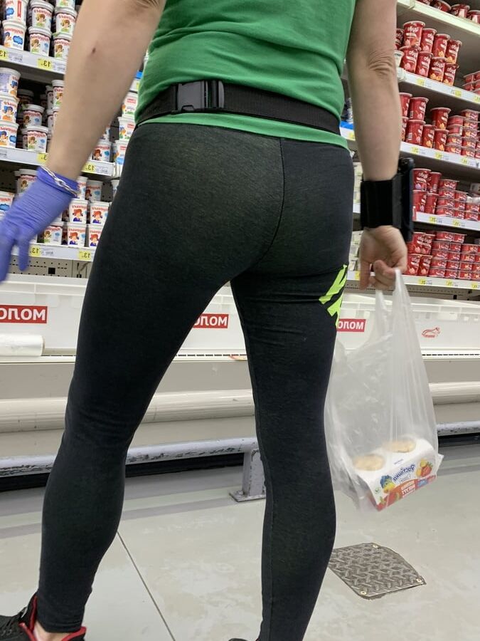 Sugar ass in leggings