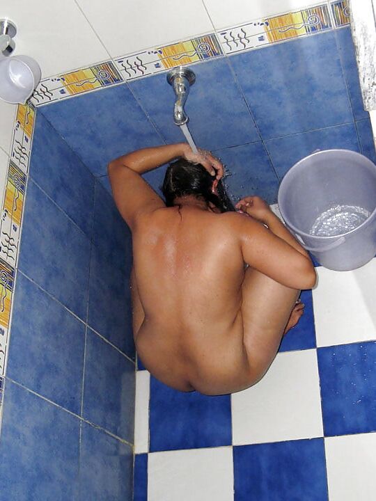 desi Indian Mom Bathing