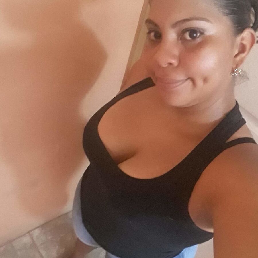 LINDAS TETOONAS LATINBUSTY