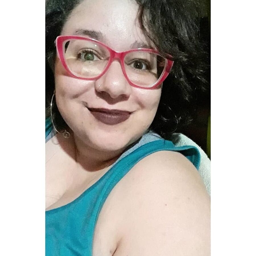 Gostosa (cum on glasses)