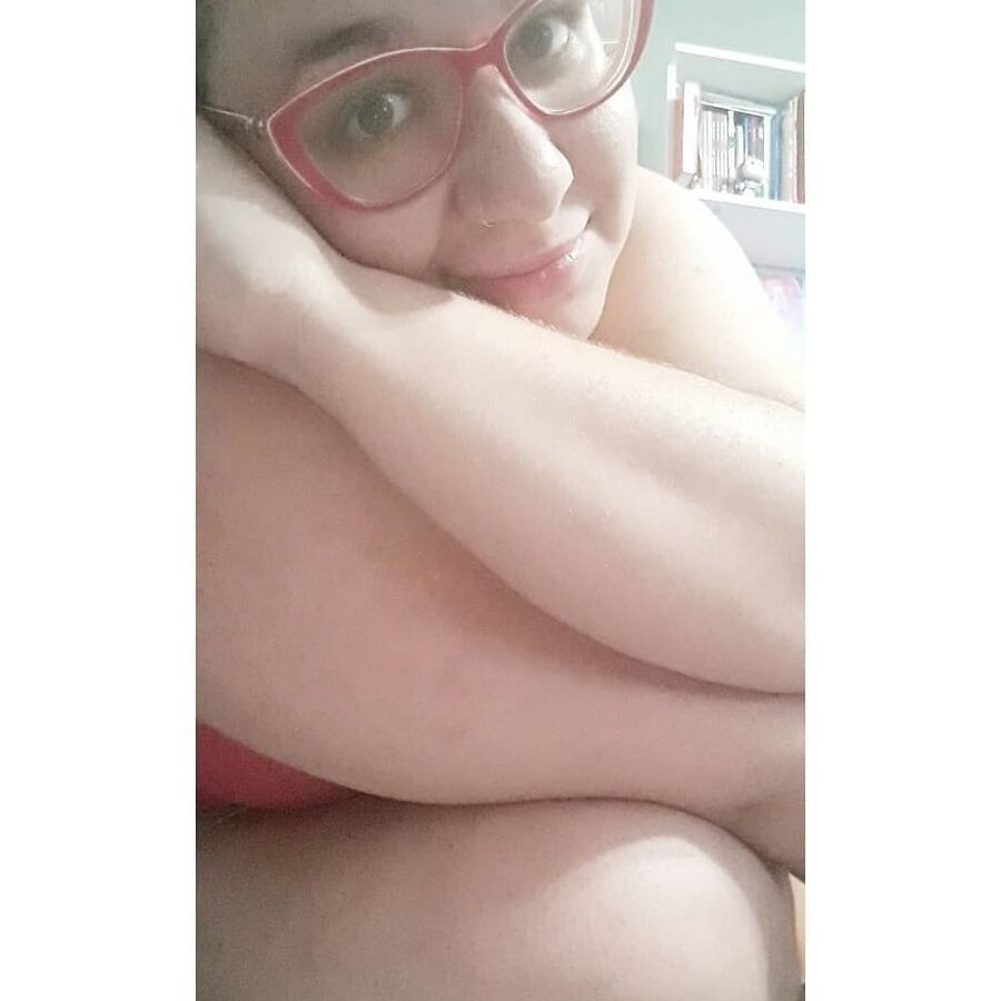 Gostosa (cum on glasses)