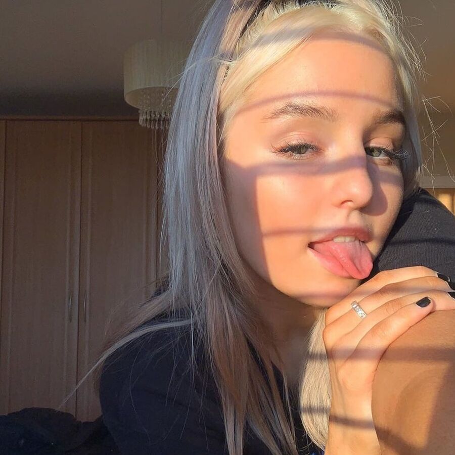 Tongues Out - vol
