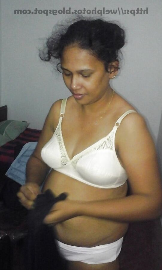 Sri Lankan Aunty Nude