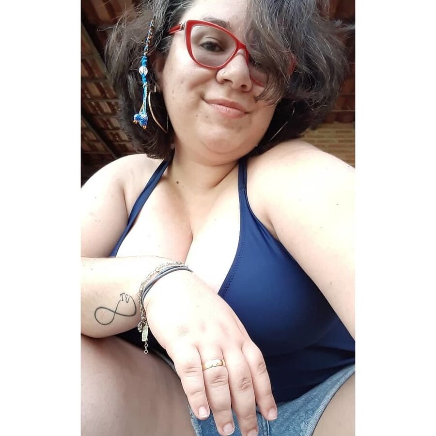 Gostosa (cum on glasses)