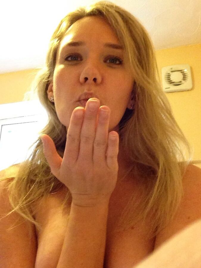 Blonde USA Wife
