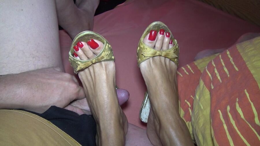 Fickmules und rote Zehnaegel