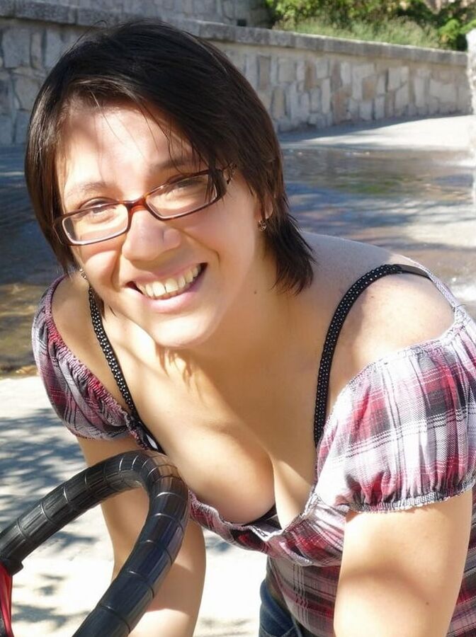 Vale beautiful mom from Spain