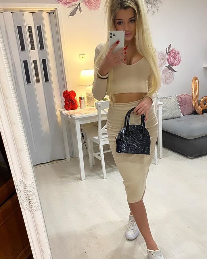 Serbian anal slut (high heels, nylons, long legs, upskirt)