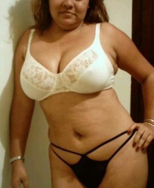 Chubby aunty